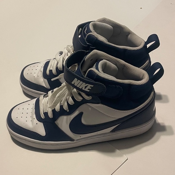 Nike Big Kids Court Borough Mid 2 Casual Sneakers in White and Navy Blue in 5.5Y - Picture 4 of 10